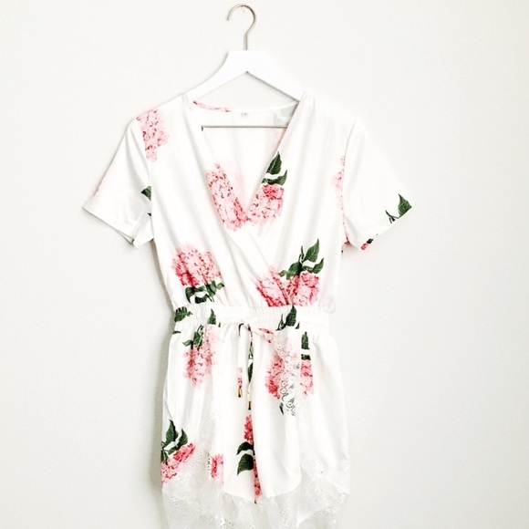 Pink & White Floral Lace Trim Short Sleeve Romper - Picture 2 of 8